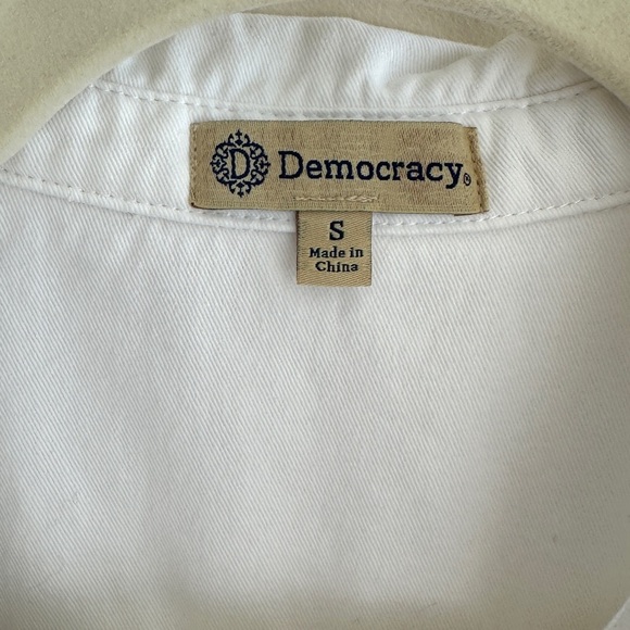 Democracy White Denim Button Down Shirt Jacket w/ Raw Hem & Pockets, Size Small - Picture 10 of 16